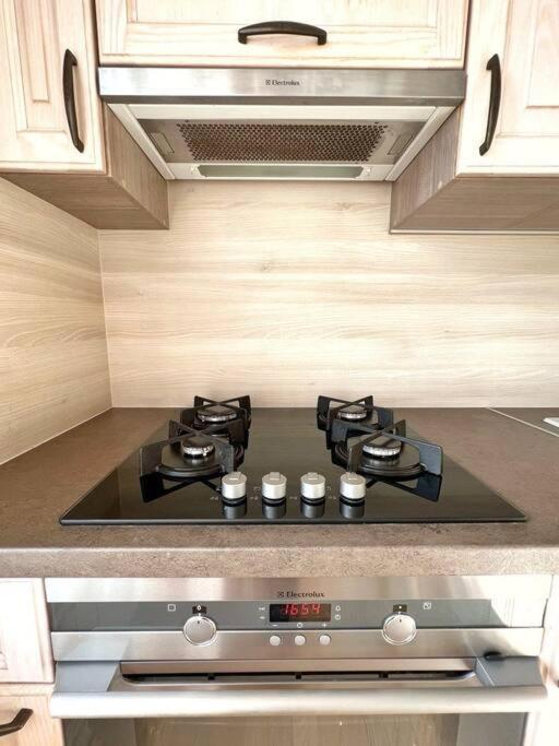 New Apartment With A View In The Town Center 나르바 외부 사진