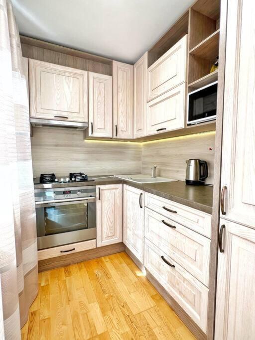 New Apartment With A View In The Town Center 나르바 외부 사진