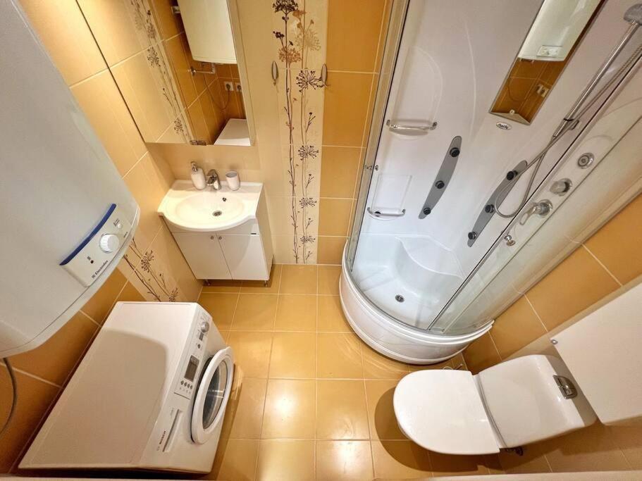 New Apartment With A View In The Town Center 나르바 외부 사진